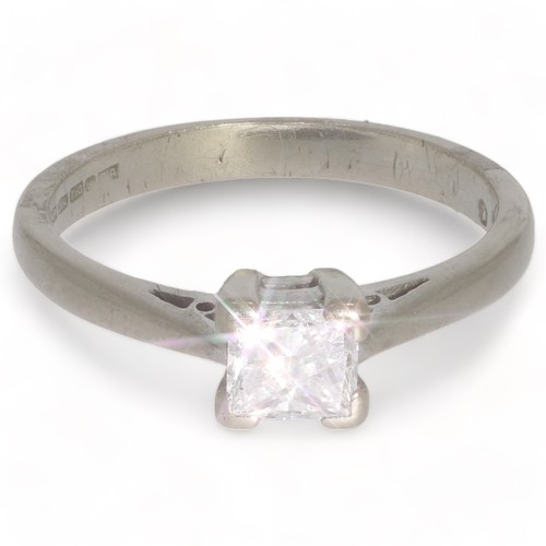 137 - A 18ct white gold single stone diamond ring
1 stone, Princess cut. Colour: H/l. Clarity: PI/P2. (ass... 