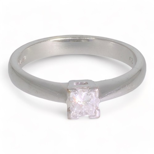 66 - A 18ct white gold single stone princess cut diamond ring
diamond weight approx. 0.29ct Colour H/I Cl... 