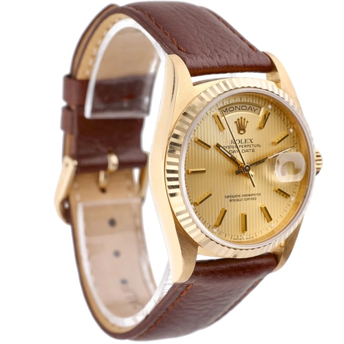 165 - ROLEX DAY-DATE LEATHER STRAP YELLOW GOLD -18238

BRAND	Rolex
MODEL	Day-Date
MODEL NUMBER	18238
MOVEM... 