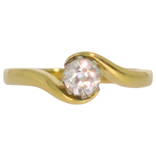 18ct gold diamond single-stone ring. Set with a old European cut diamond of 0.40ct calculated weight, assessed as G/H colour, SI clarity. Size N. Weight 4.2g. Hallmarked London. Good, wearable condition, very small chip to diamond in keeping with age.