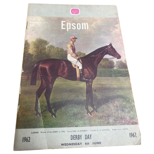 176 - Epsom Derby And Associated Ephemera 
Epsom Derby Race Card 1962 
Clapham Common Race Card 1964
SIGNE... 