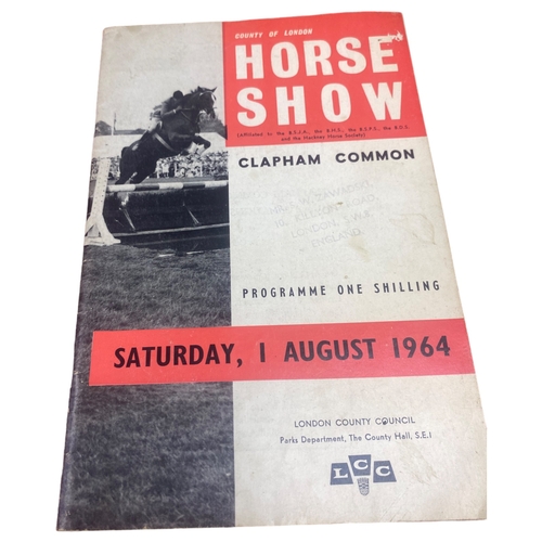 176 - Epsom Derby And Associated Ephemera 
Epsom Derby Race Card 1962 
Clapham Common Race Card 1964
SIGNE... 