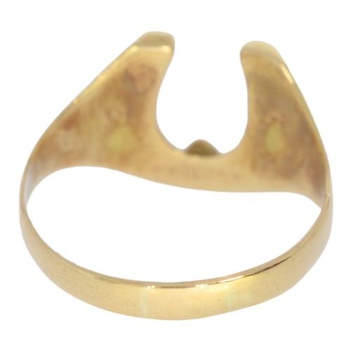 89 - 9ct Yellow Metal Stamped 9ct Horse Shoe Ring Weight 4.5 Grams Finger Size Z