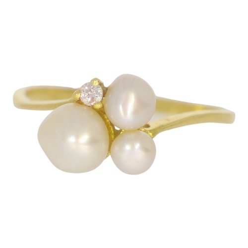 39 - 18ct Yellow Gold DIA and Pearl ring.
Size K