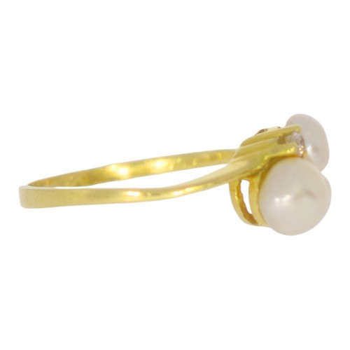 39 - 18ct Yellow Gold DIA and Pearl ring.
Size K