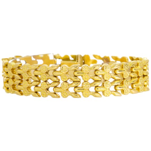 40 - 18ct yellow gold fancy ladies bracelet. 7