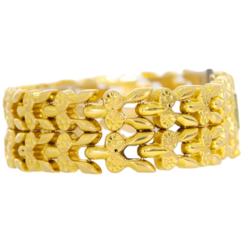 40 - 18ct yellow gold fancy ladies bracelet. 7