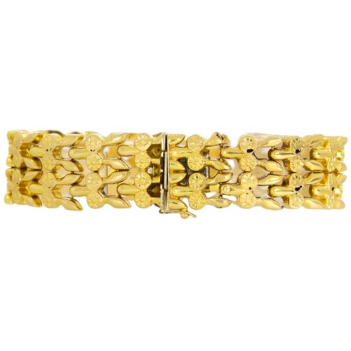 40 - 18ct yellow gold fancy ladies bracelet. 7