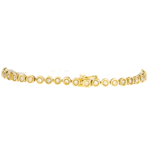 17 - 18ct gold diamond tennis bracelet. Set with brilliant cut diamonds of 2.00ct calculated weight, asse... 