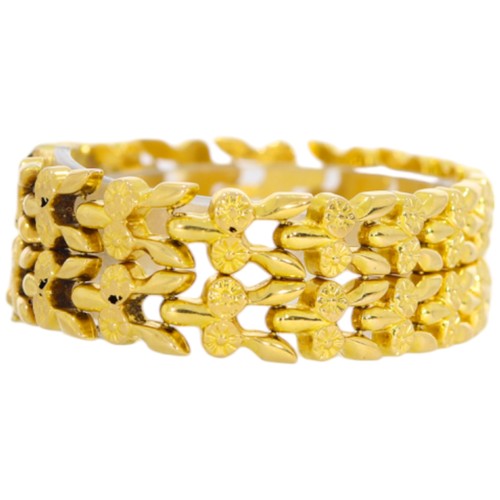 40 - 18ct yellow gold fancy ladies bracelet. 7