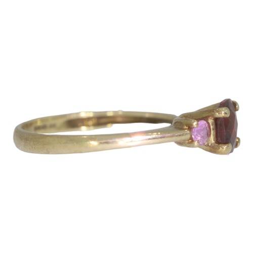 60 - 9ct gold garnet and pink sapphire and three stone ring. Set with a chequer cut garnet and pink sapph... 