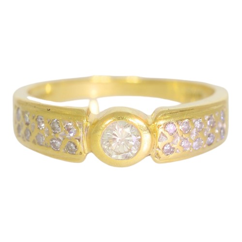 138 - 18ct yellow gold diamond single-stone ring, with diamond shoulders.  Set with a principle brilliant ... 