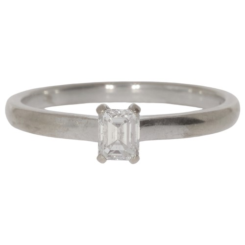 142 - 18ct white gold diamond single-stone ring. Set with a emerald cut diamond of 0.50ct calculated weigh... 