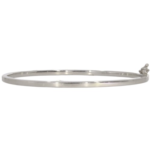 144 - 18ct White gold hinged bangle. plain. 6.26 Grams