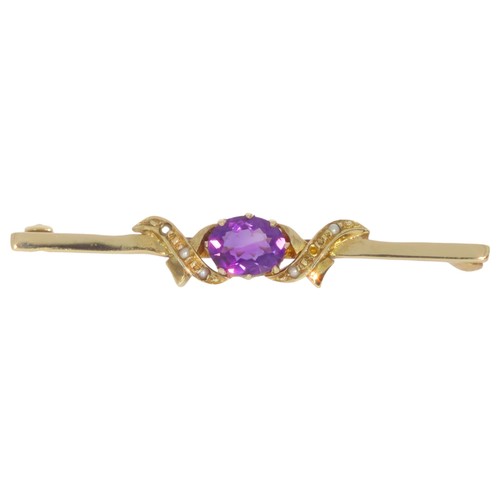 160 - 9ct gold amethyst and cultured seed pearl brooch. Set with an oval amethyst and cultured half seed p... 