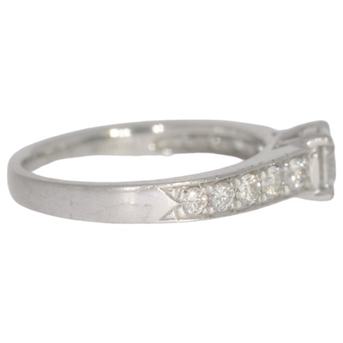 277 - Platinum diamond single-stone ring with diamond shoulders. Set with a principle brilliant cut diamon... 