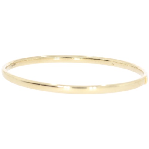 198 - 9ct yellow gold hollow hinged bangle. 7cm wide. 6.20g.