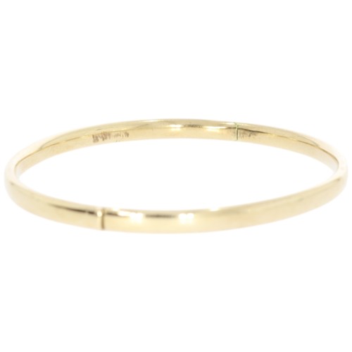 198 - 9ct yellow gold hollow hinged bangle. 7cm wide. 6.20g.