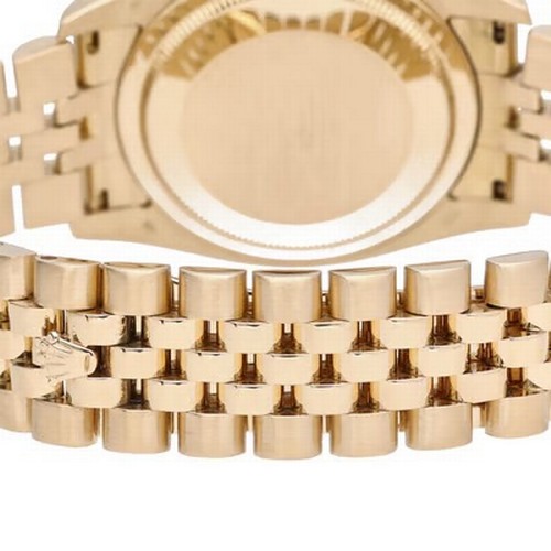 52 - A striking Rolex Datejust automatic wristwatch, reference 116208,
manufactured in 2004. This luxurio... 