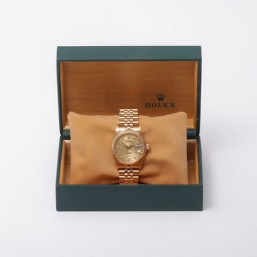 55 - A distinguished Rolex Datejust automatic wristwatch, reference 16018,
manufactured in 1986. This cla... 