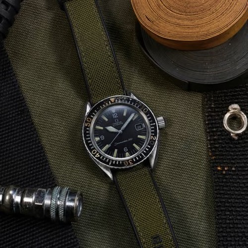 58 - A highly desirable vintage Omega Seamaster 300 professional diver's wristwatch, reference 166.024,
m... 