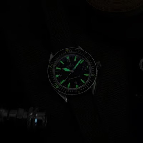 58 - A highly desirable vintage Omega Seamaster 300 professional diver's wristwatch, reference 166.024,
m... 