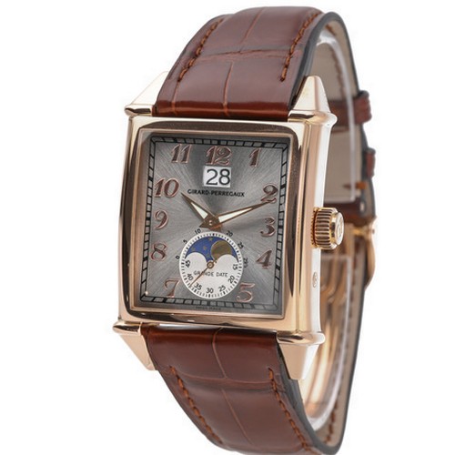 64 - A distinguished Girard-Perregaux Vintage 1945 Large Date Moonphase wristwatch, reference 2580,
manuf... 