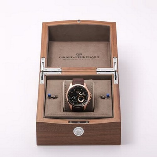 65 - A highly complicated and elegant Girard-Perregaux Traveller Large Date Moonphase GMT wristwatch, ref... 