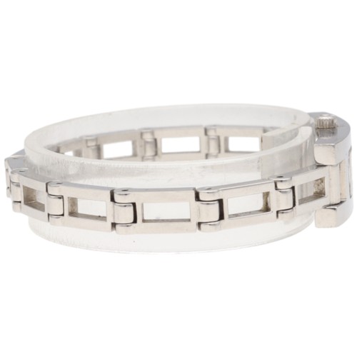 24 - Gucci 3900L Ladies’ Stainless Steel – Black Dial
Movement: Precision Swiss Quartz (ETA 280.002)
Mate... 
