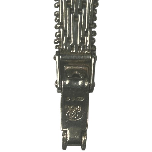 39 - A lady's sterling silver Mayfair wristwatch, dating to circa 1994. The watch features a circular cre... 
