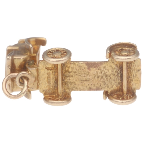 203 - 9ct Yellow Gold Old Style Car That Opens Weight 4.1 Grams