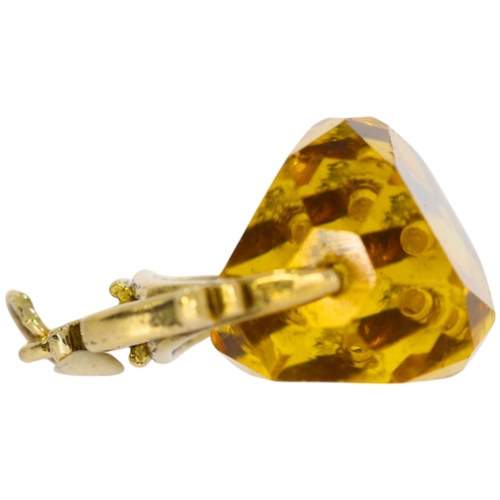 221 - 9ct and orange colour gem pendant. Weight 6.48 Grams