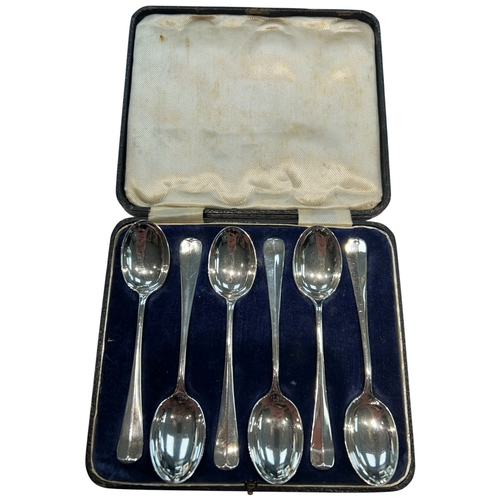 231 - A fine set of six George V sterling silver teaspoons, featuring the timeless Old English pattern wit... 