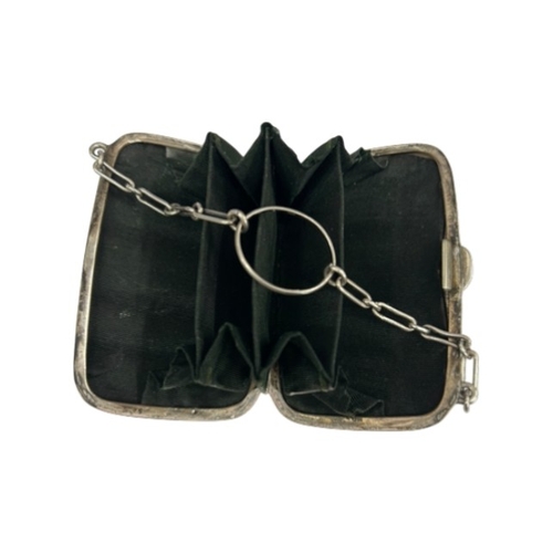 249 - A fine WWI-period sterling silver lady's dance purse/card case, hallmarked Birmingham, 1915. The rec... 