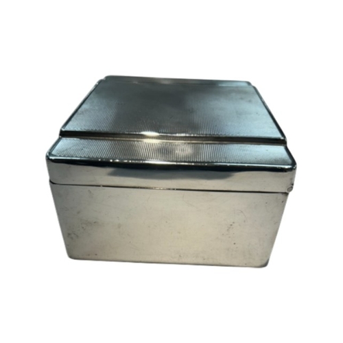 250 - A fine George VI sterling silver jewelry casket, hallmarked Birmingham, 1951. Of rectangular form, t... 