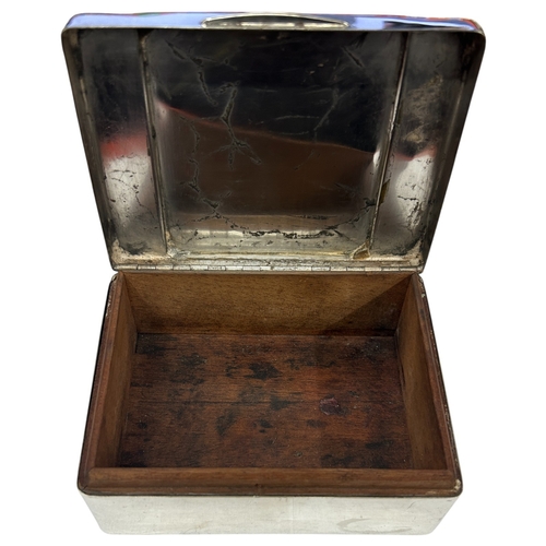 250 - A fine George VI sterling silver jewelry casket, hallmarked Birmingham, 1951. Of rectangular form, t... 