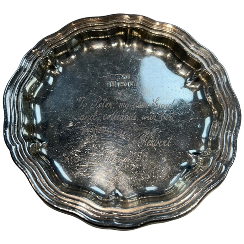 257 - A George V sterling silver pin dish of circular 