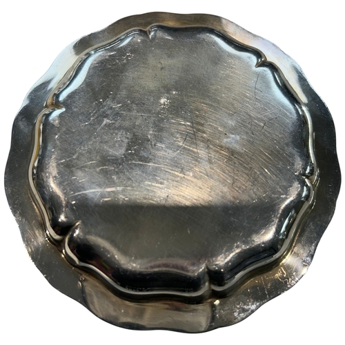 257 - A George V sterling silver pin dish of circular 