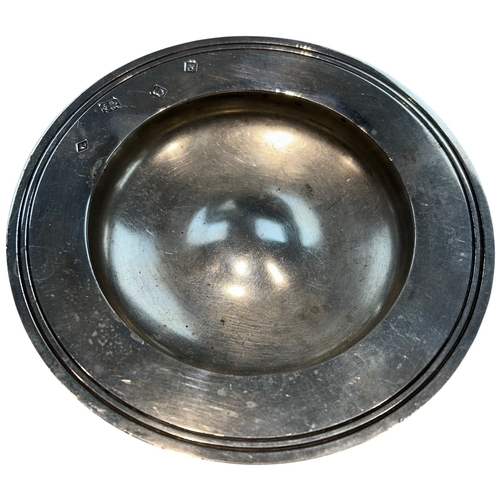 258 - An Elizabeth II sterling silver presentation dish of substantial gauge and circular form. The piece ... 