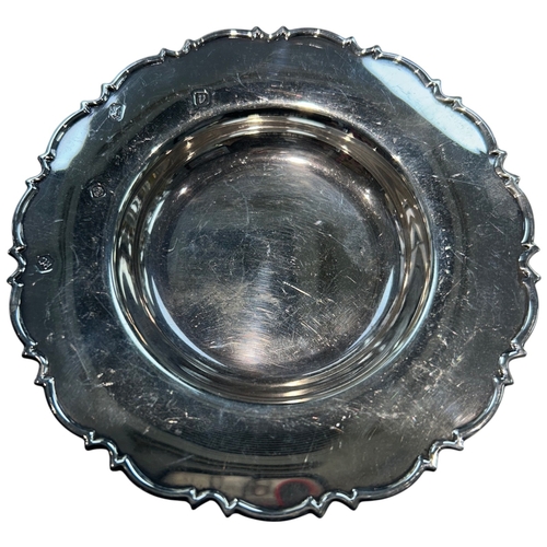 260 - A George VI sterling silver bon-bon dish by Viner's Ltd, hallmarked Sheffield, 1947. Of circular for... 