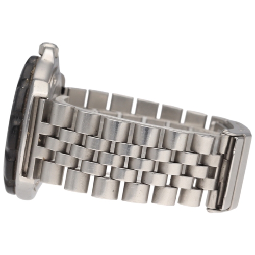 1 - TAG Heuer Formula 1 Professional 200m - Ref. WA1214

Movement/Materials: Swiss Quartz (ETA 955.412);... 
