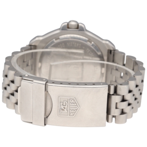 1 - TAG Heuer Formula 1 Professional 200m - Ref. WA1214

Movement/Materials: Swiss Quartz (ETA 955.412);... 