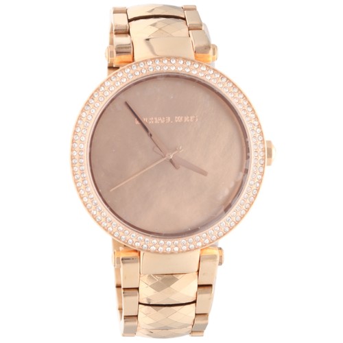 53 - Michael Kors MK6426 Parker

A ladies' Michael Kors Parker wristwatch, reference MK6426, featuring a ... 