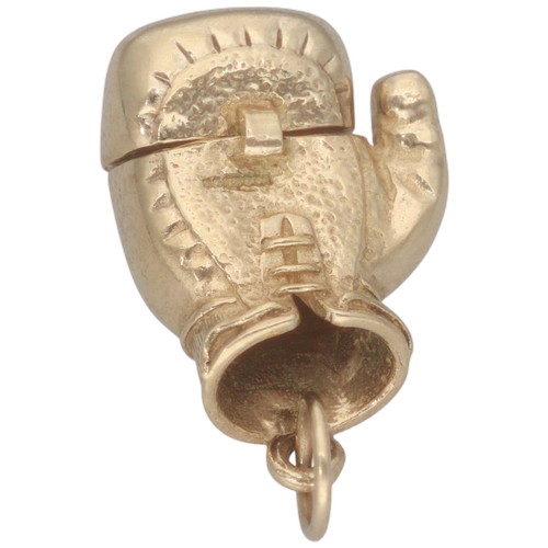 27 - A 9ct yellow gold boxing glove pendant that opens. Weighing 10.27g.