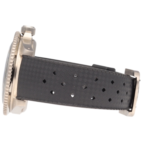 13 - Baltic Aquascaphe Titanium: A like-new Baltic Aquascaphe Titanium wristwatch, featuring a 41mm titan... 