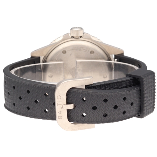 13 - Baltic Aquascaphe Titanium: A like-new Baltic Aquascaphe Titanium wristwatch, featuring a 41mm titan... 