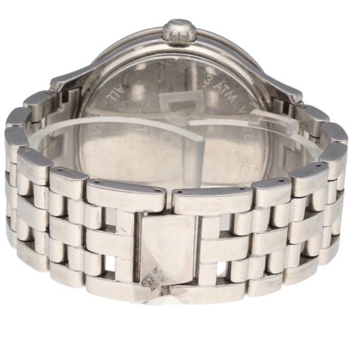 27 - D&G DW0133
Model: D&G DW0133
Movement: Quartz – accurate and low-maintenance
Case & Strap: Stainless... 