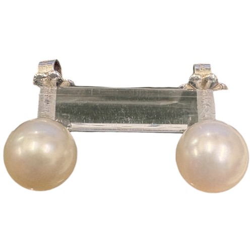 28 - Tiffany & Co. sterling silver (925) pearl stud earrings. Weight 1.7 grams.