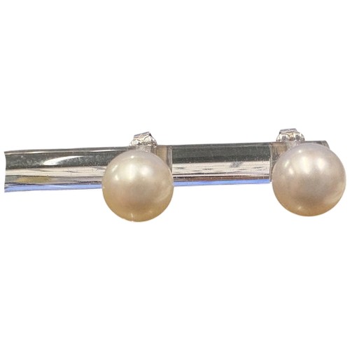 28 - Tiffany & Co. sterling silver (925) pearl stud earrings. Weight 1.7 grams.