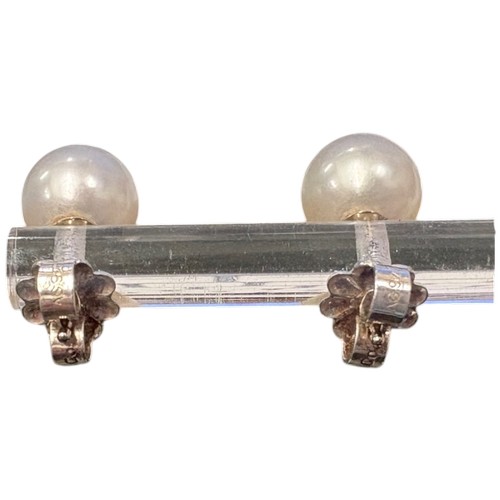 28 - Tiffany & Co. sterling silver (925) pearl stud earrings. Weight 1.7 grams.